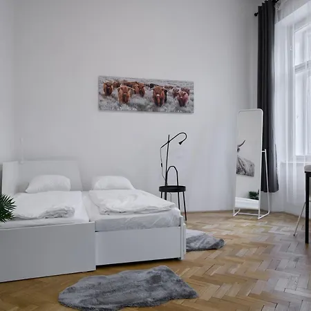 Archibald Flats Praga